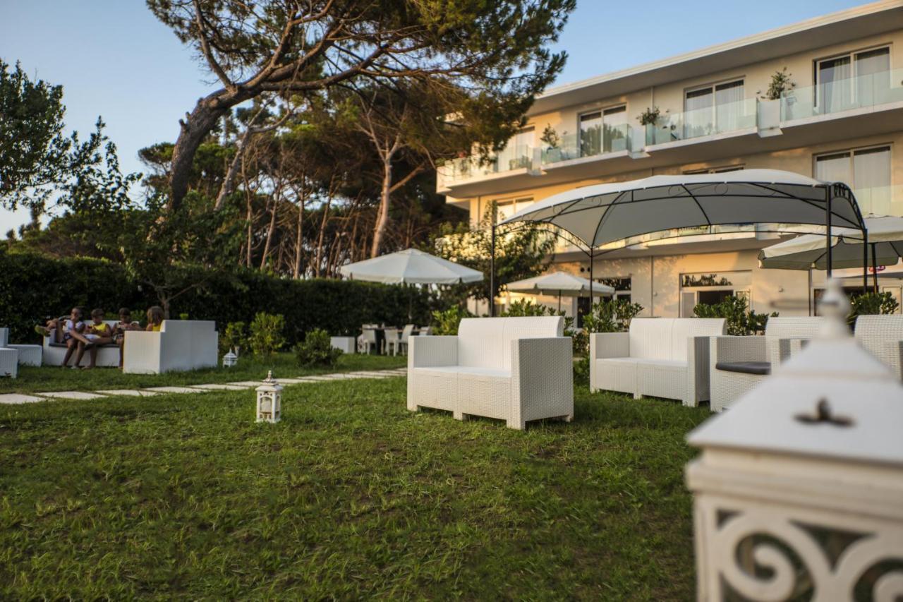 Hotel Artemide Mare Paestum Exterior foto