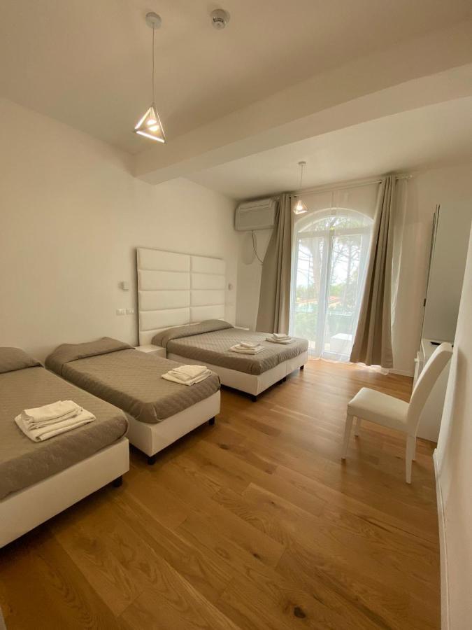 Hotel Artemide Mare Paestum Zimmer foto