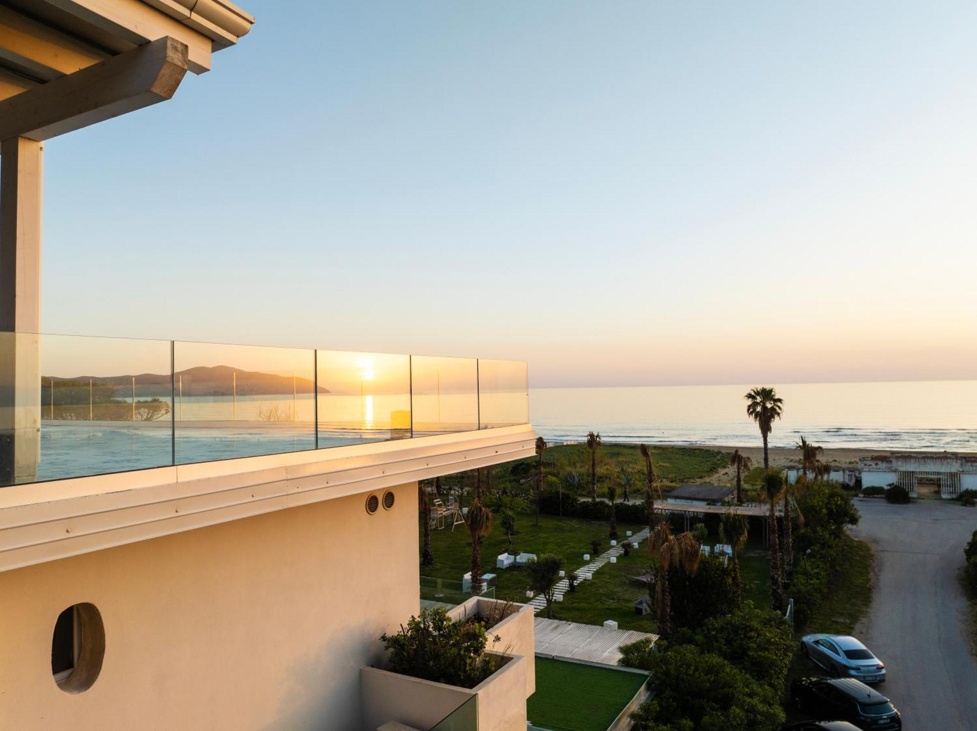 Hotel Artemide Mare Paestum Exterior foto