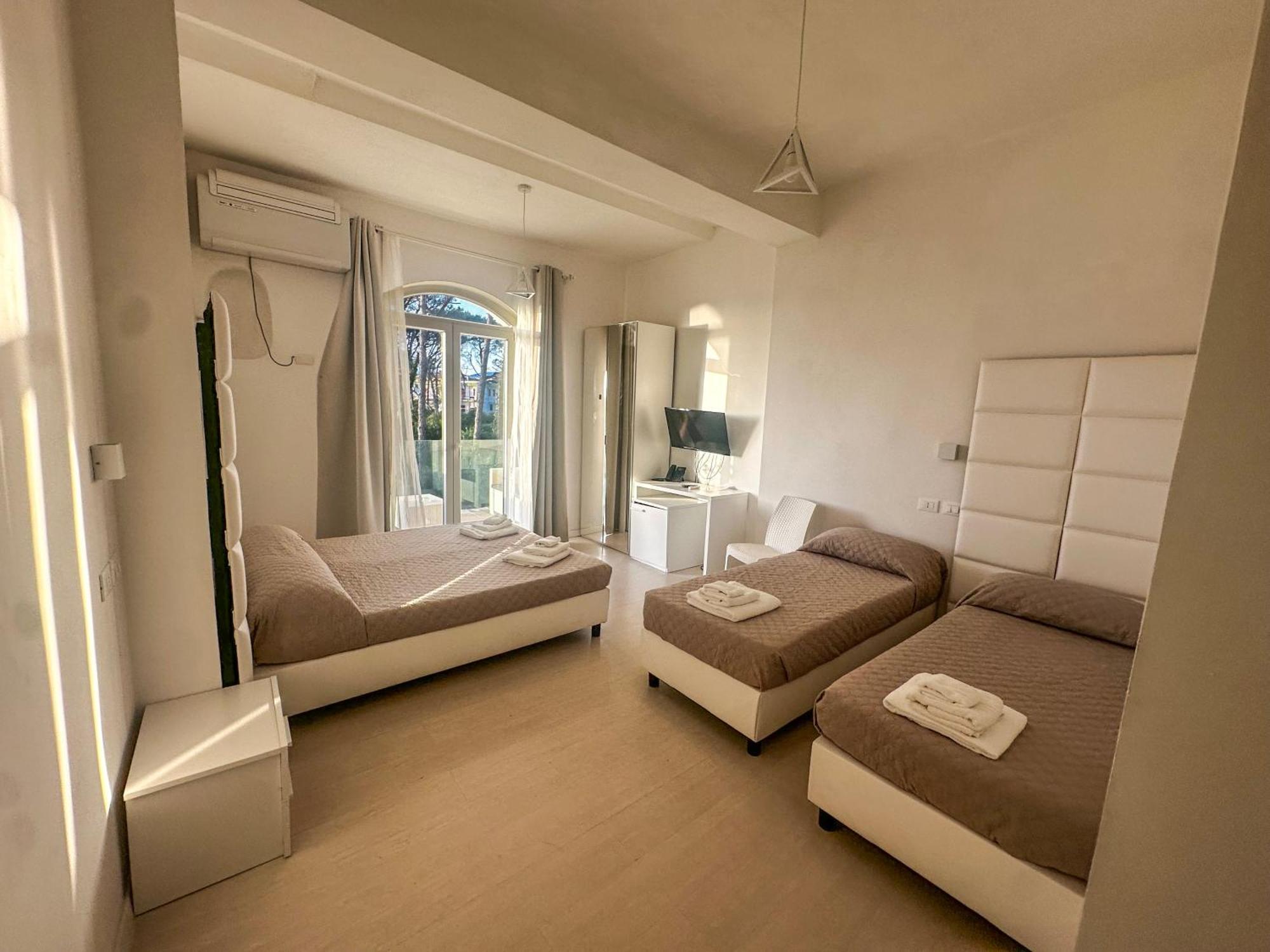Hotel Artemide Mare Paestum Exterior foto