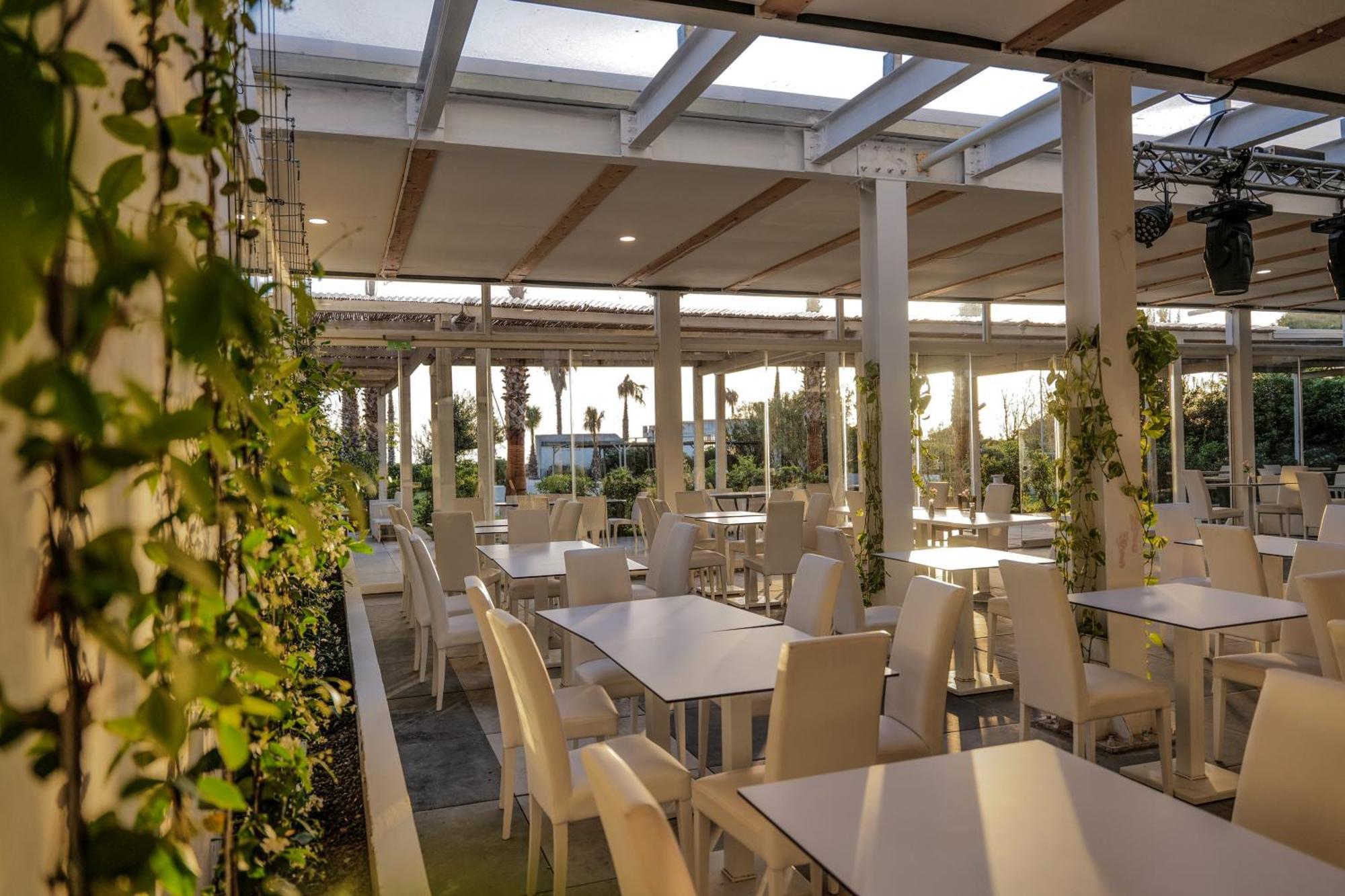 Hotel Artemide Mare Paestum Exterior foto