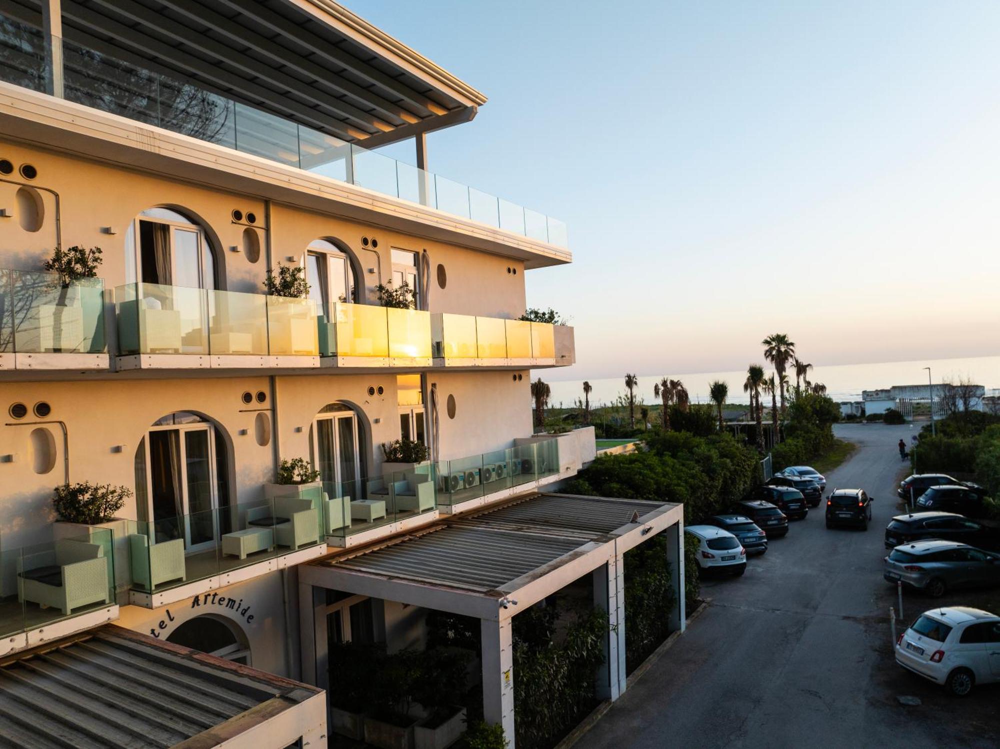Hotel Artemide Mare Paestum Exterior foto