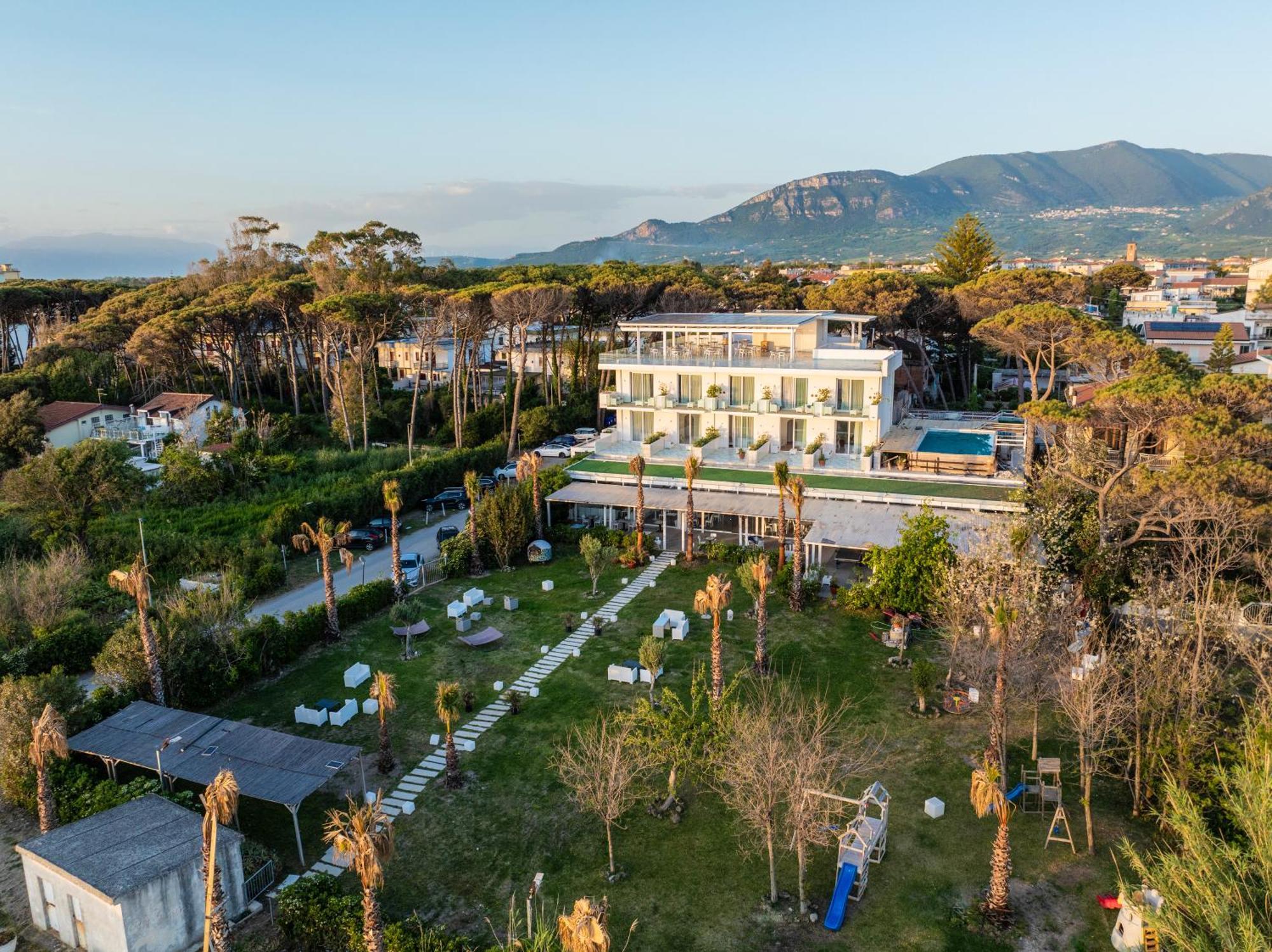 Hotel Artemide Mare Paestum Exterior foto